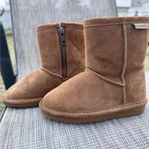 Bear paw suede toddler size 8 boots with warm fuzzy lining.
